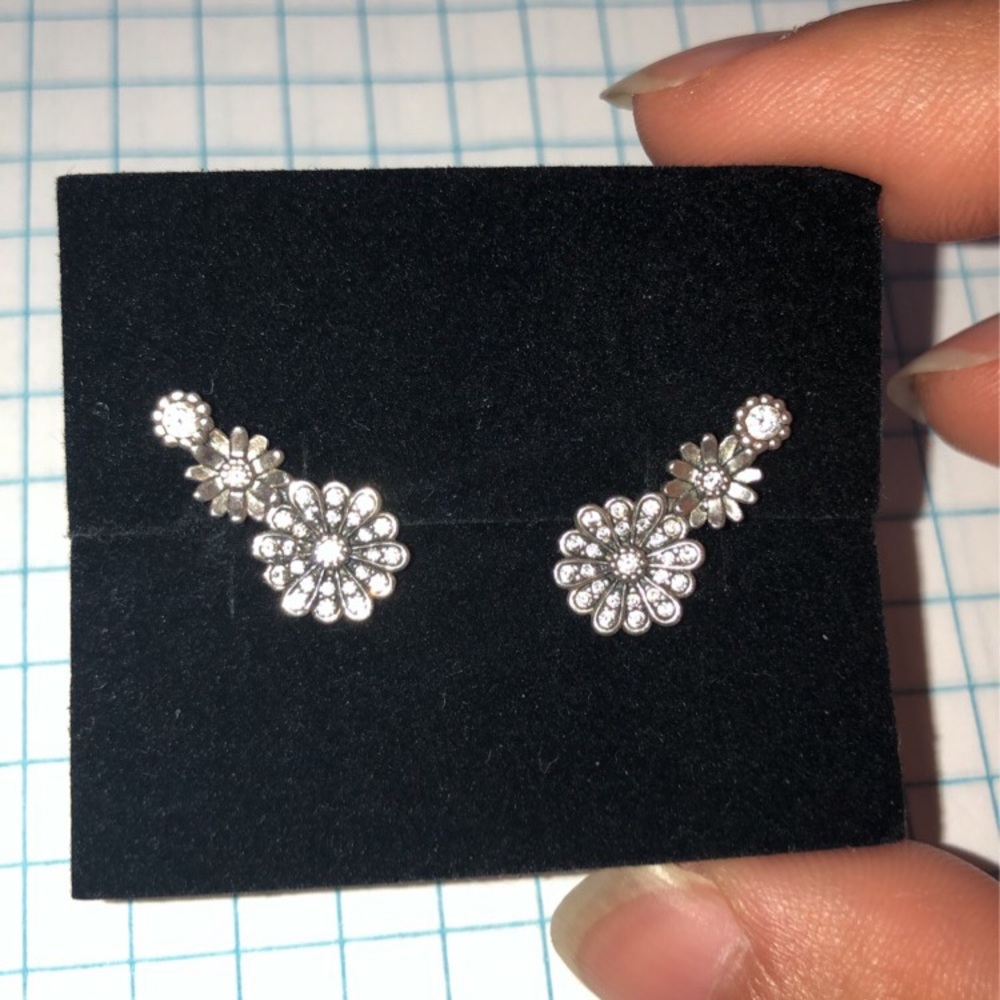 Sterling Silver Row of Daisy Studs